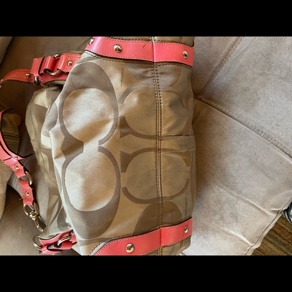 Coach - Picture 5 of 7